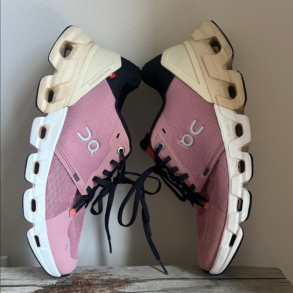 On Running Women's Cloudflyer Sneakers - Pink Dustrose Women’s 9.5 - Picture 5 of 14